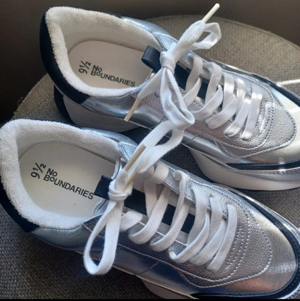 NOBO Silver Mettalic Platform Sneakers Wmns sz 9.5